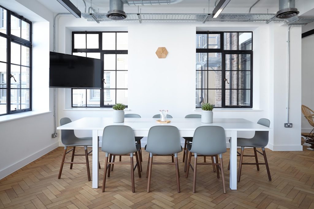 chairs-2181960_1280-1024×682